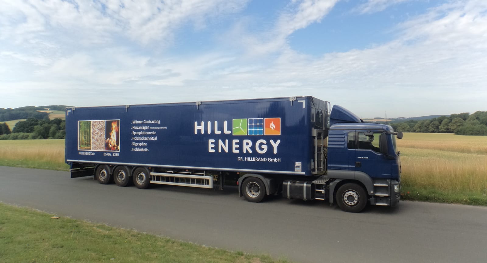 LKW der DR. HILLBRAND GmbH (HILLENERGY) auf dem Betriebsgelände